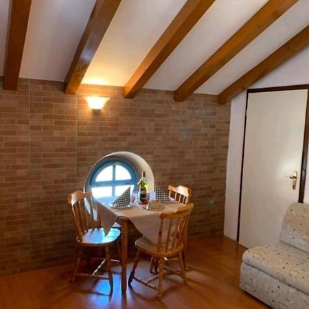 Lovely Studio Apartments Mali Raj 브르사르 외부 사진