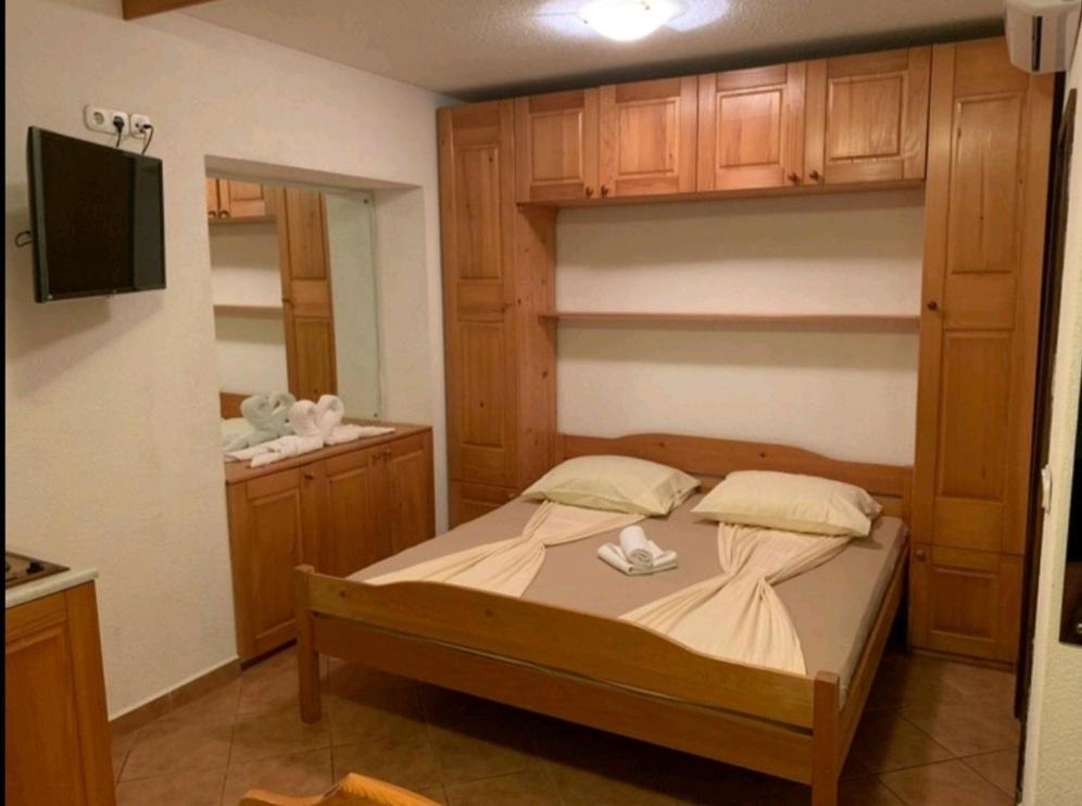 Lovely Studio Apartments Mali Raj 브르사르 외부 사진