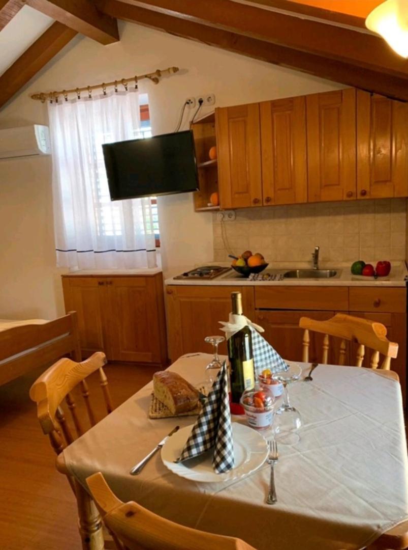 Lovely Studio Apartments Mali Raj 브르사르 외부 사진