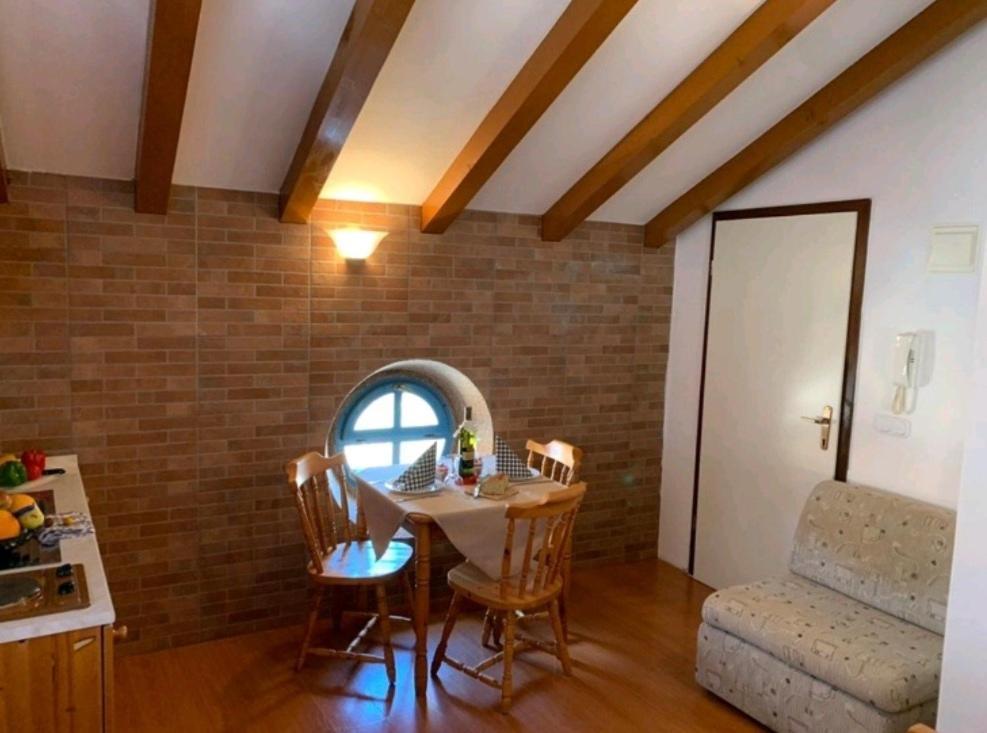 Lovely Studio Apartments Mali Raj 브르사르 외부 사진